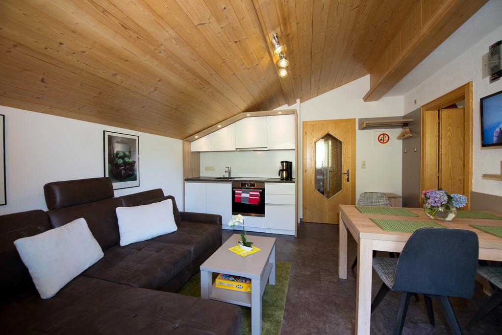 Appartements Schneezauber Lermoos Szoba fotó