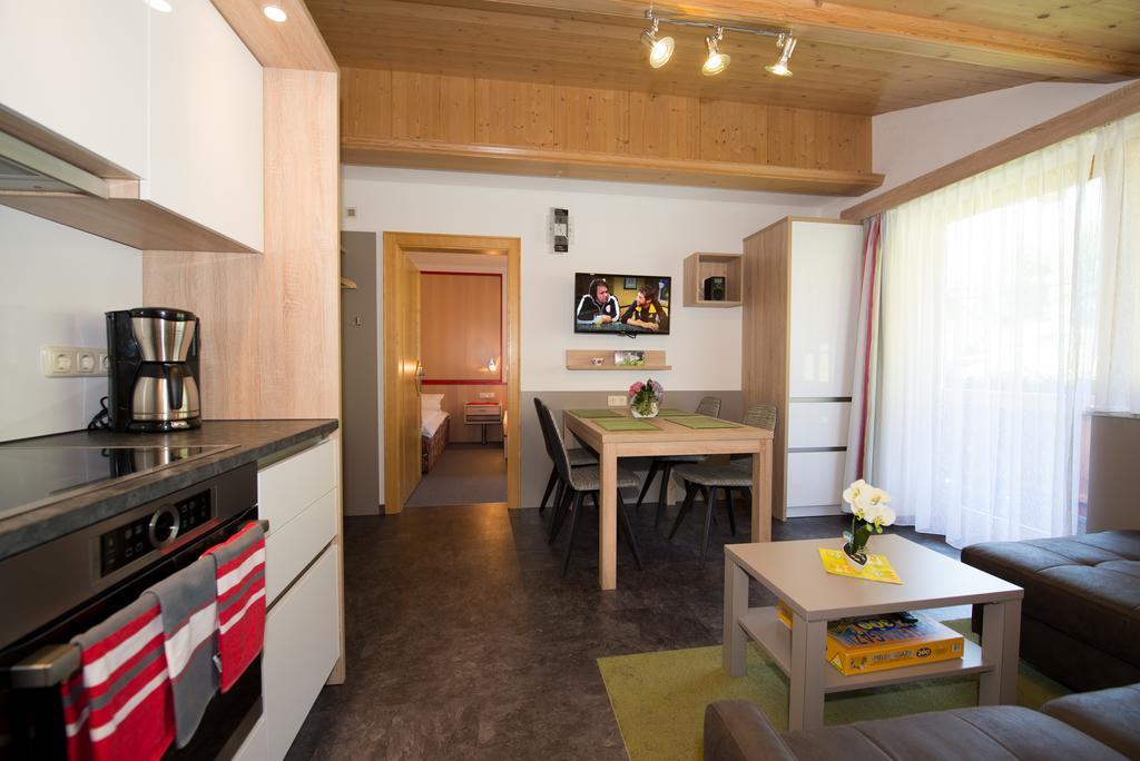 Appartements Schneezauber Lermoos Szoba fotó
